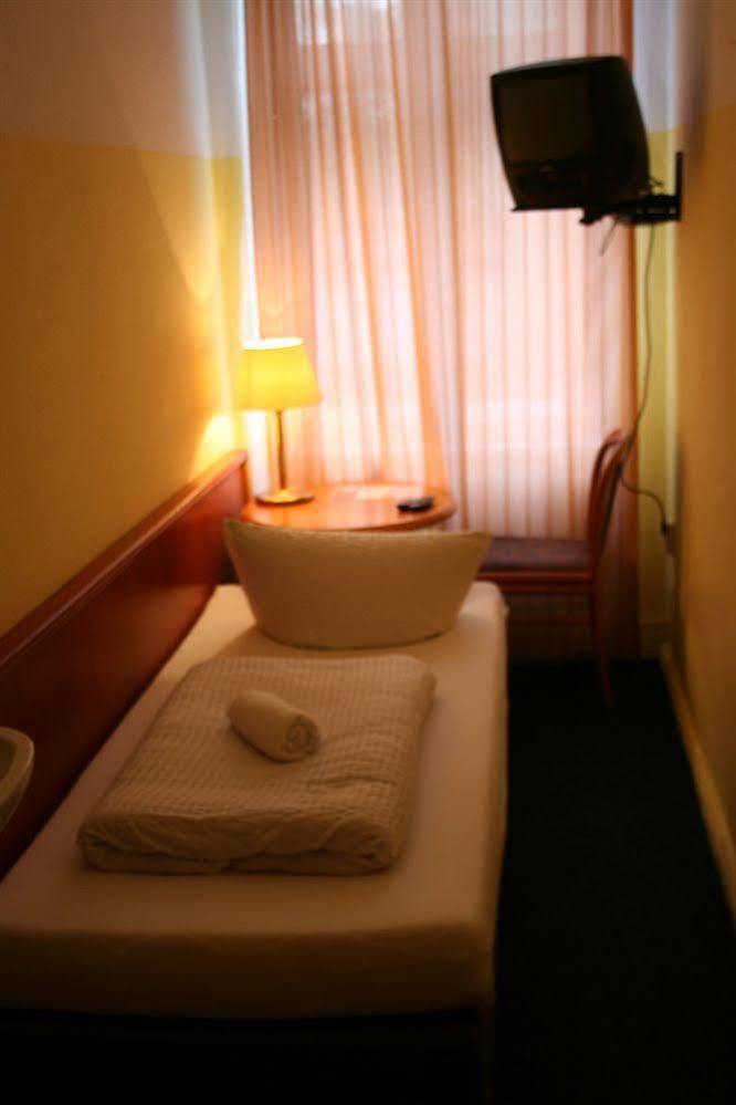 Hotel-pension Adamshof Гостевой дом Берлин